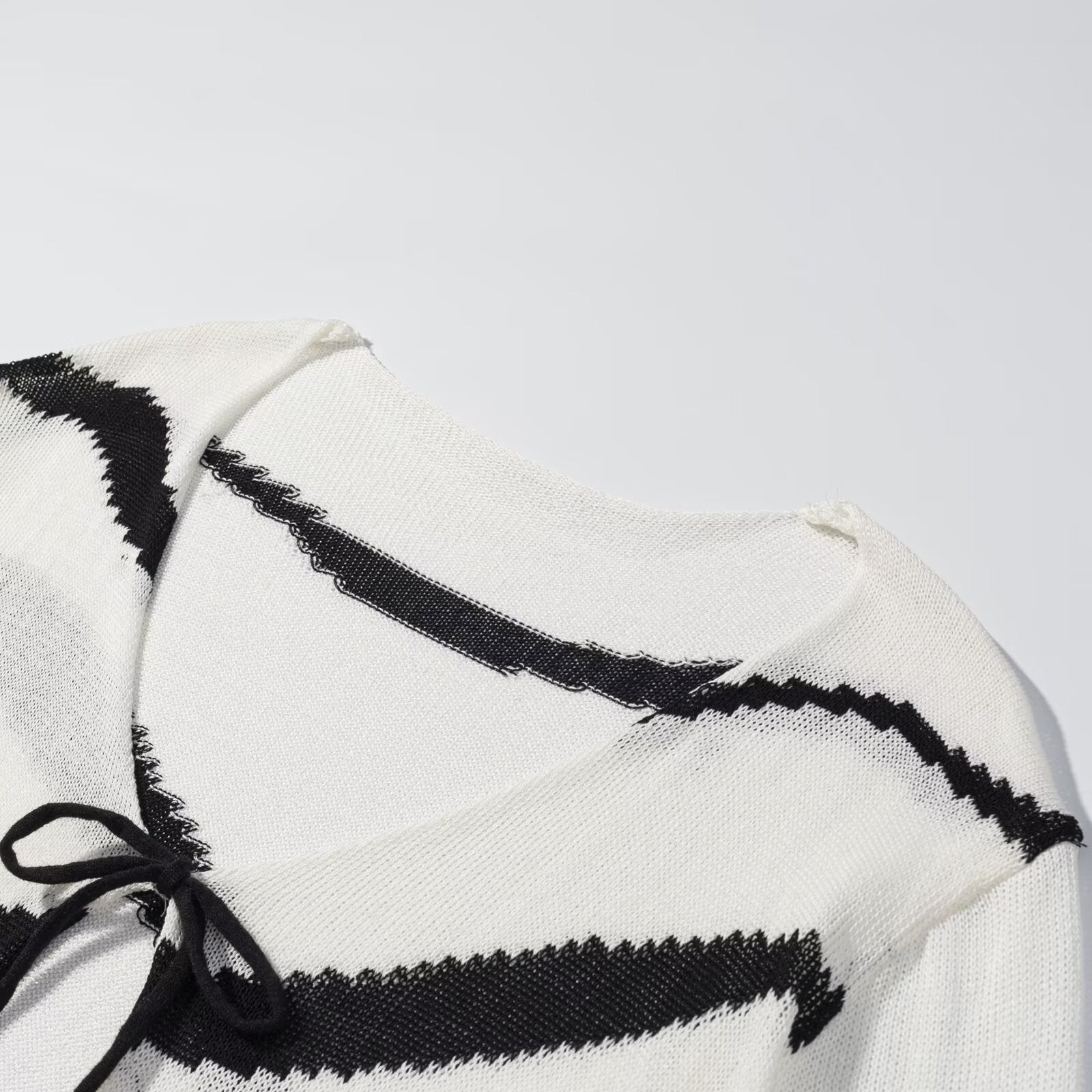 Thin knit cardigan with diagonal straps